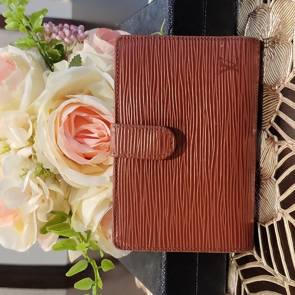 Authentic Louis Vuitton Epi kisslock wallet - Picture 1 of 10